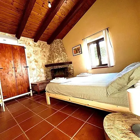- Castel Del Monte