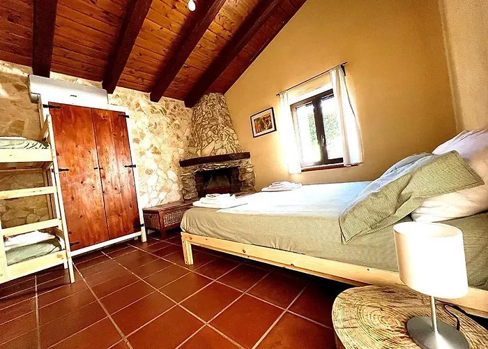 - Castel Del Monte